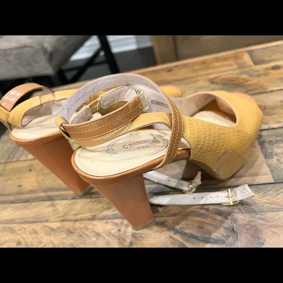 Heels - Picture 2 of 3